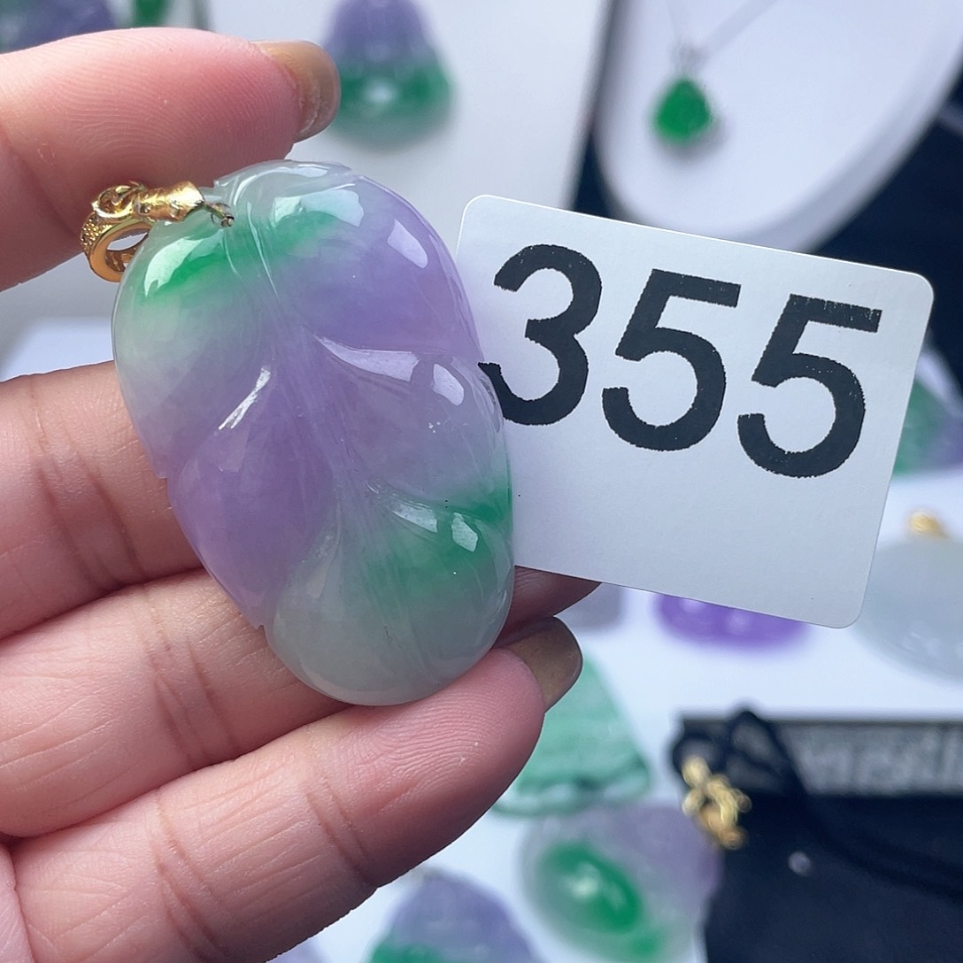 翡翠吊坠(赠链)未镶嵌