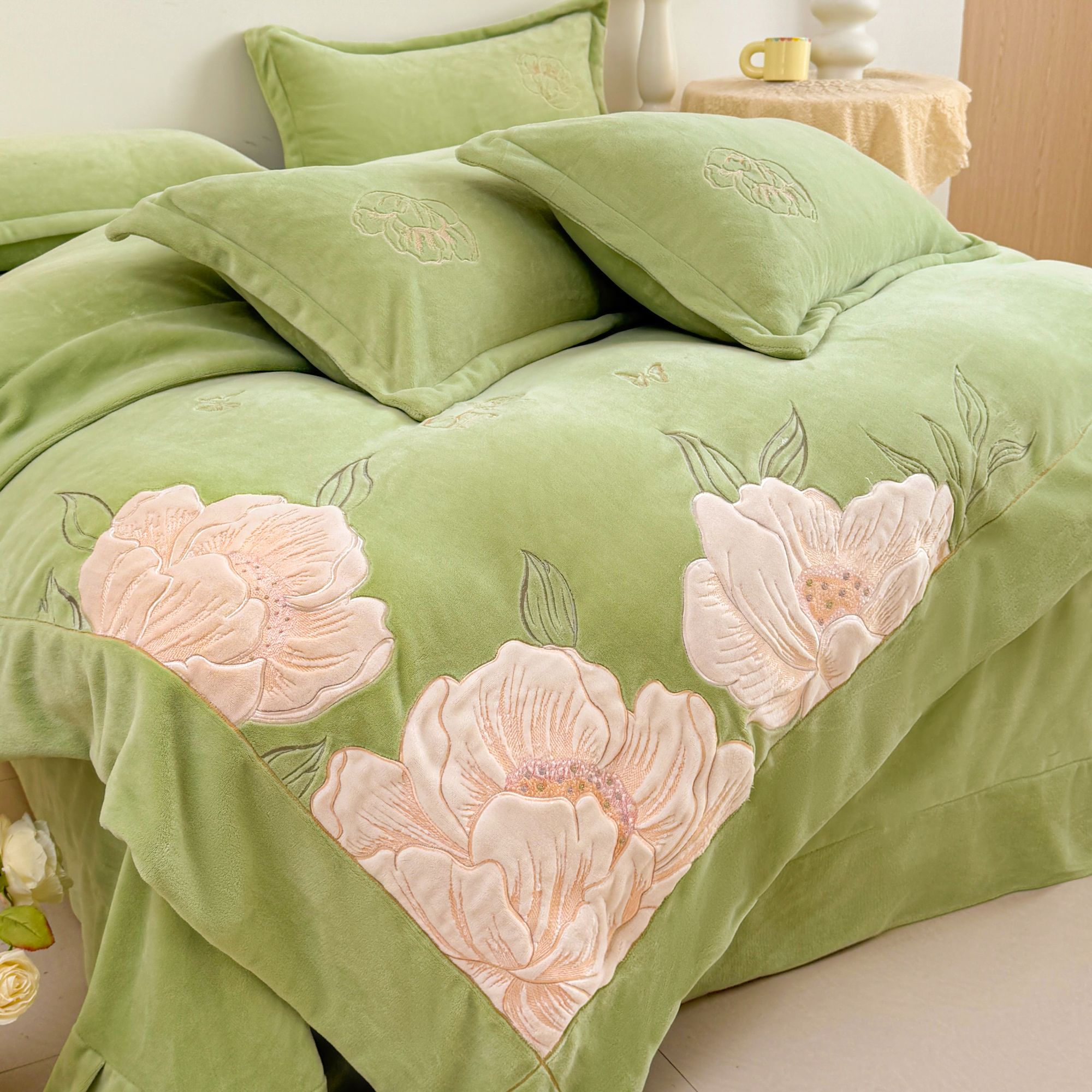 【朱丽叶】果绿加厚贴布绣花四件套牛奶绒被套柔软加绒被罩床单