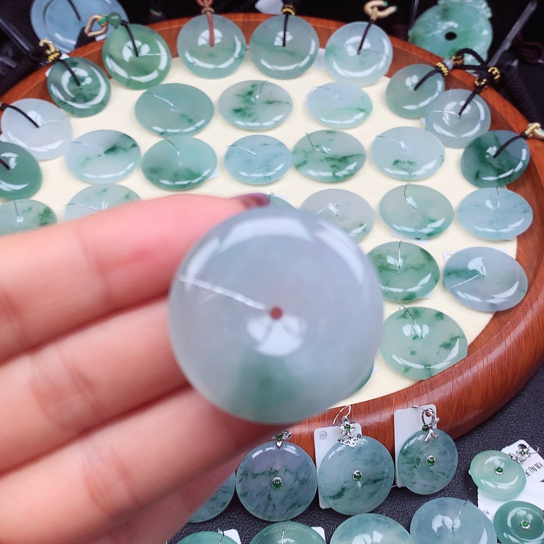 翡翠未镶嵌颈饰吊坠