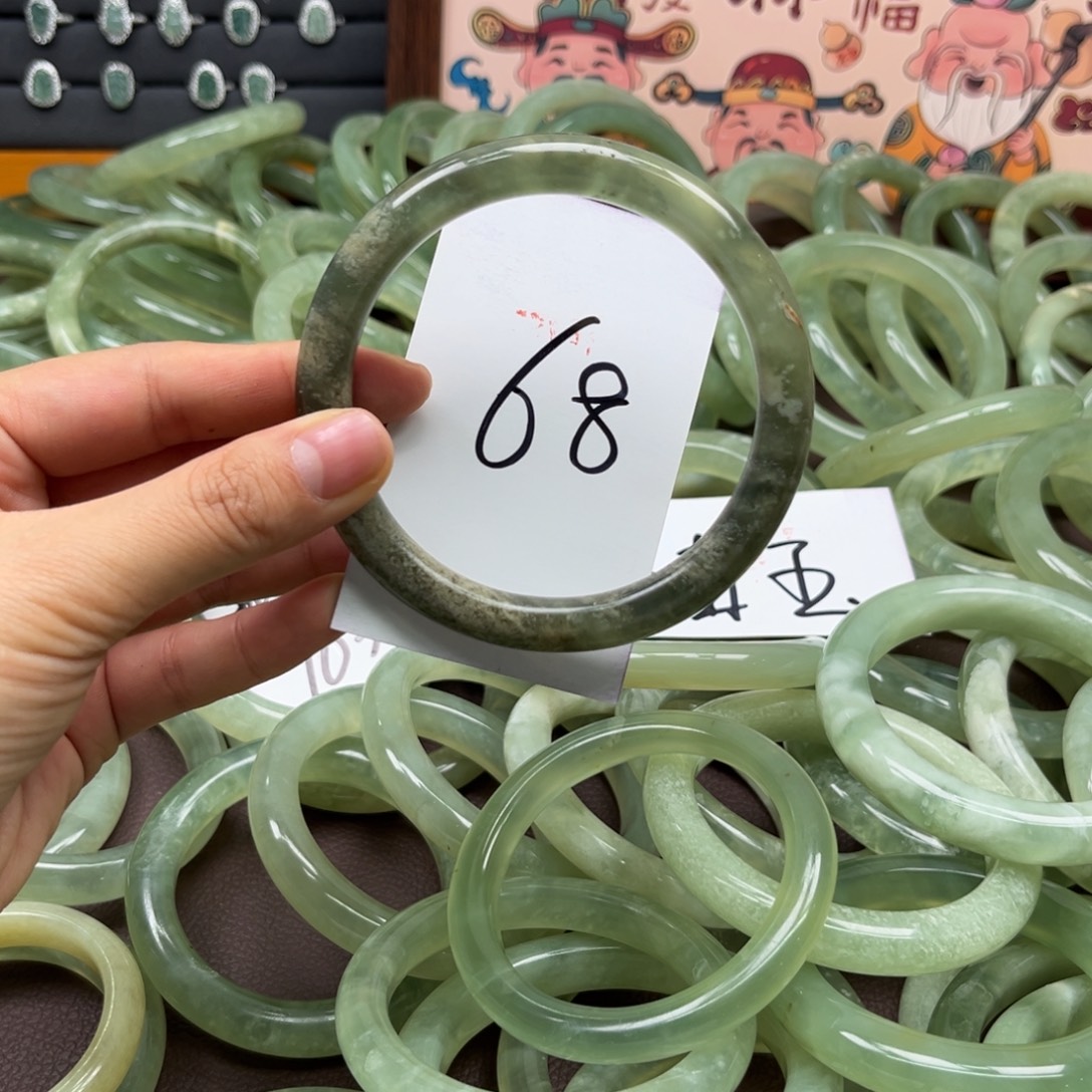 用***4蛇纹石玉未镶嵌手镯