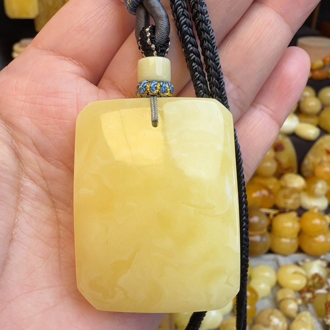 琥珀未镶嵌套链天然蜜蜡无事牌吊坠