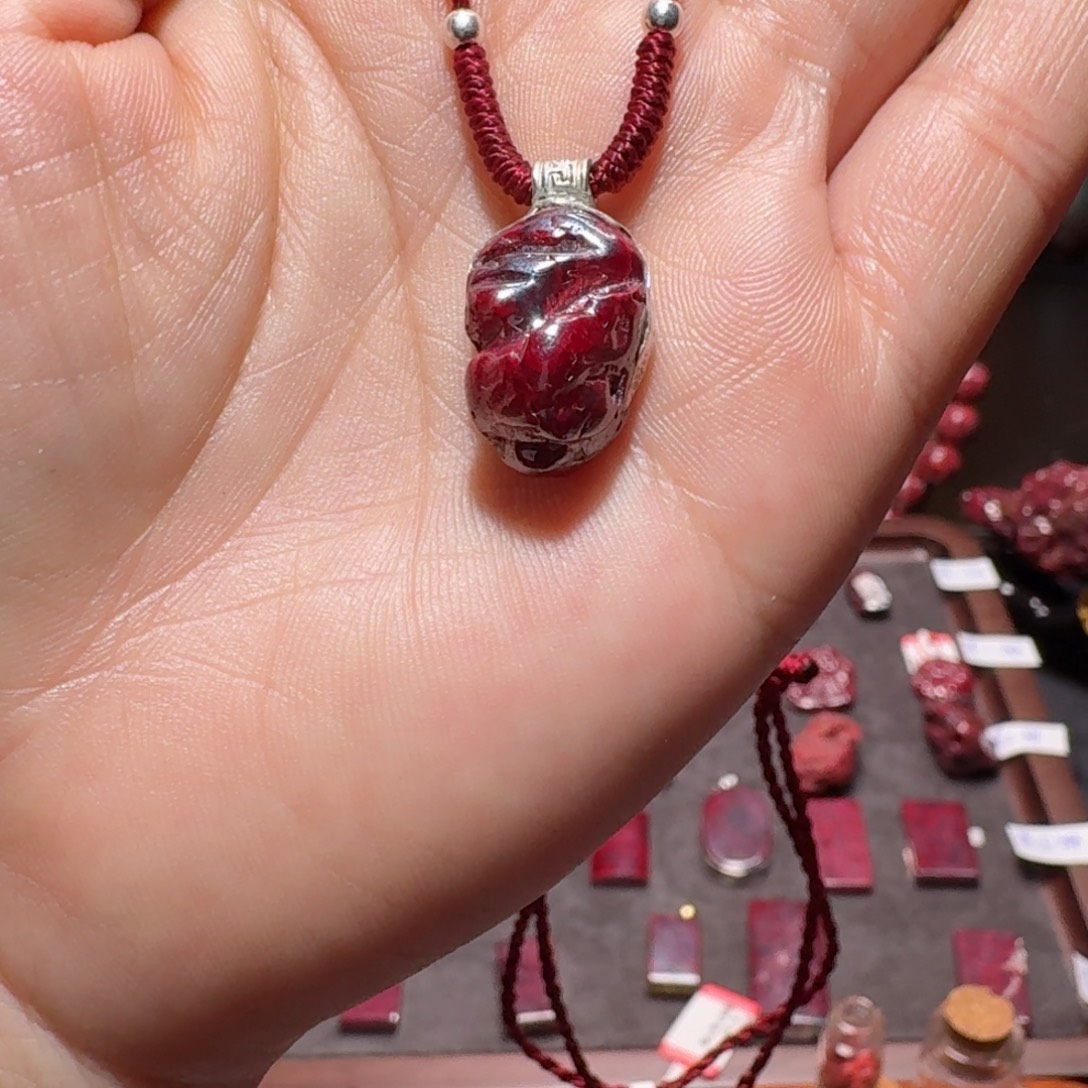 天然辰砂无根沙镶嵌全透光收藏级