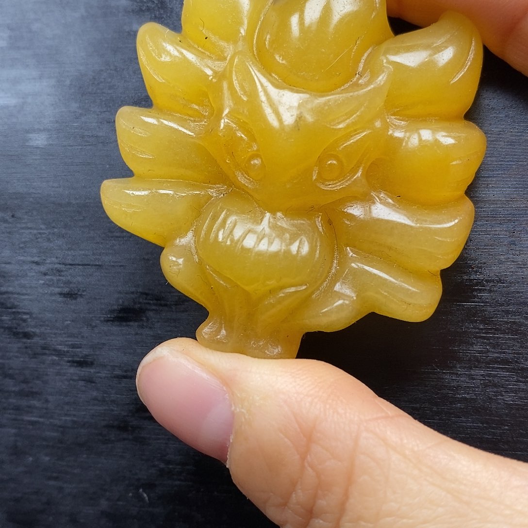 石英质玉（黄龙玉）颈饰未镶嵌