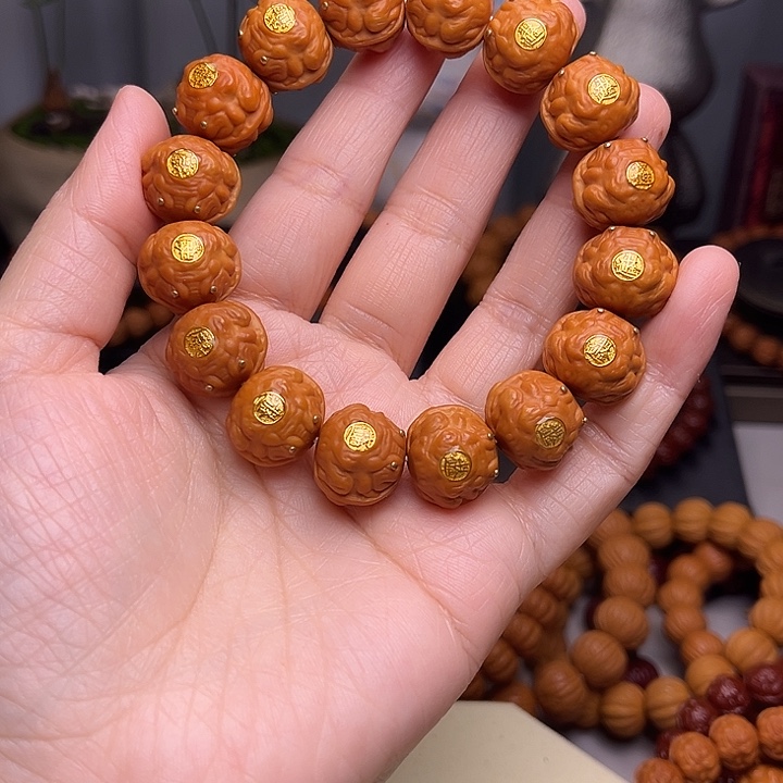 猴头核桃吊坠1.6金蟾王，带手套，刷子，文玩袋