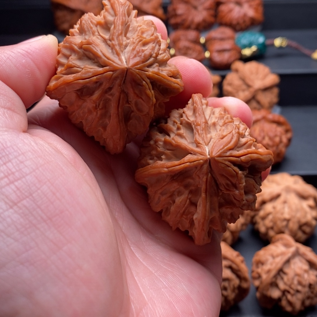 文玩核桃吊坠鸿运当头 独占鳌头