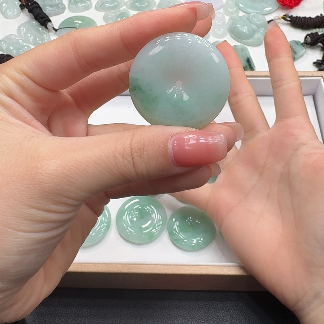 無***字翡翠未镶嵌颈饰多样性发其一