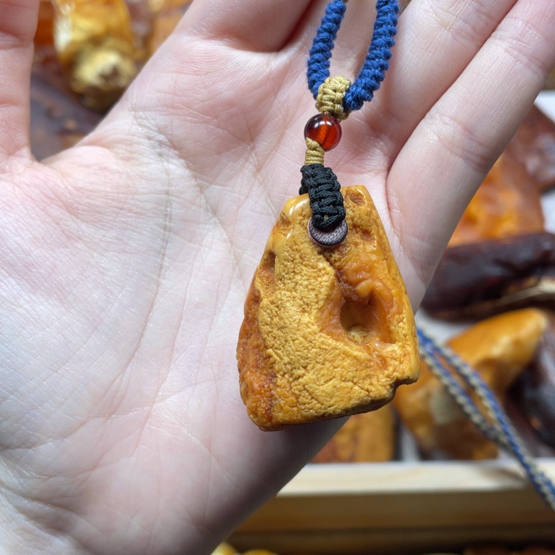 琥珀珠宝奇石未镶嵌