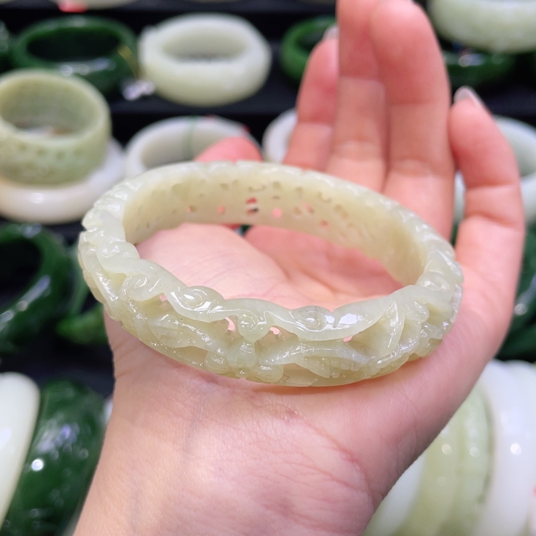 未镶嵌手镯和田玉25