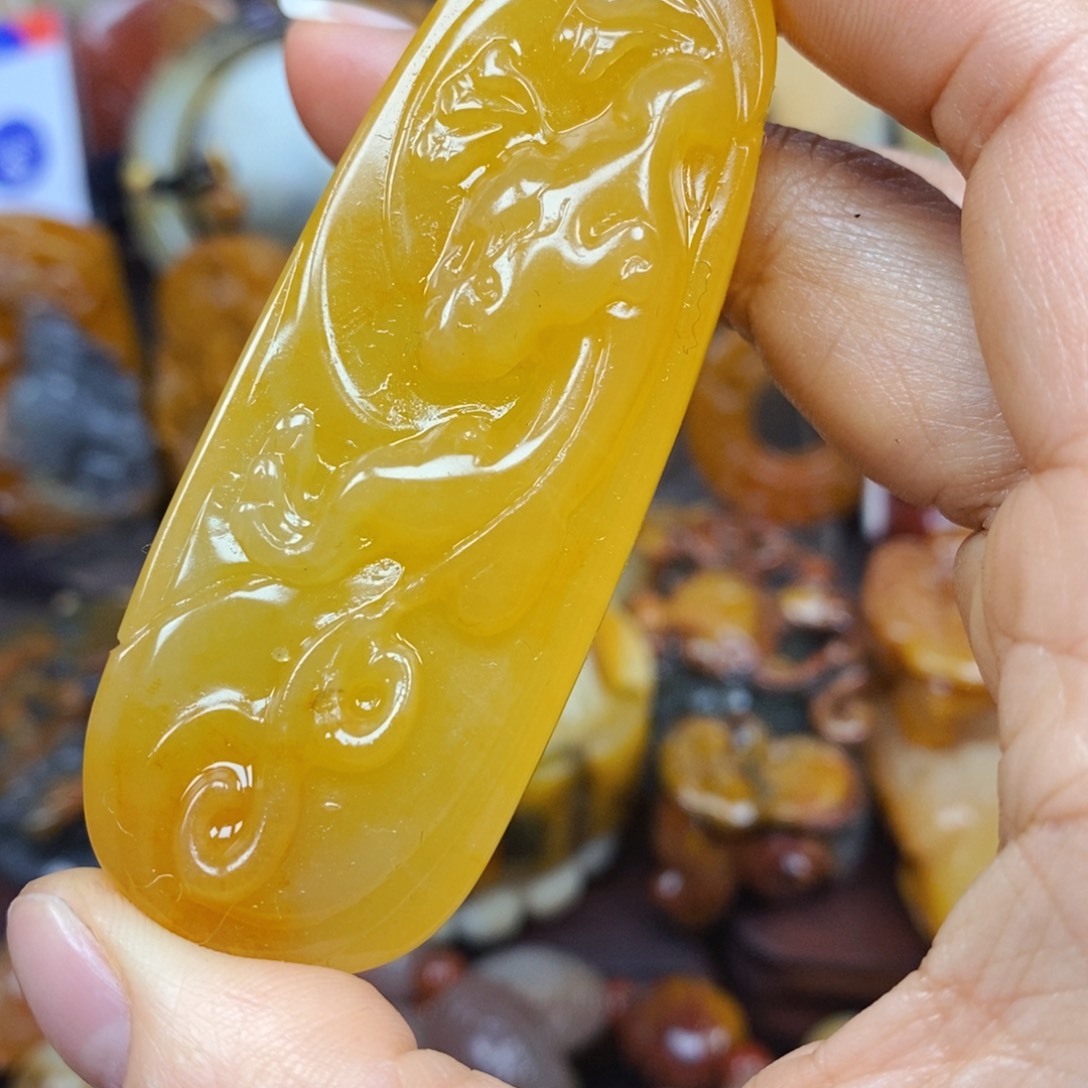 石英质玉（黄龙玉）颈饰未镶嵌