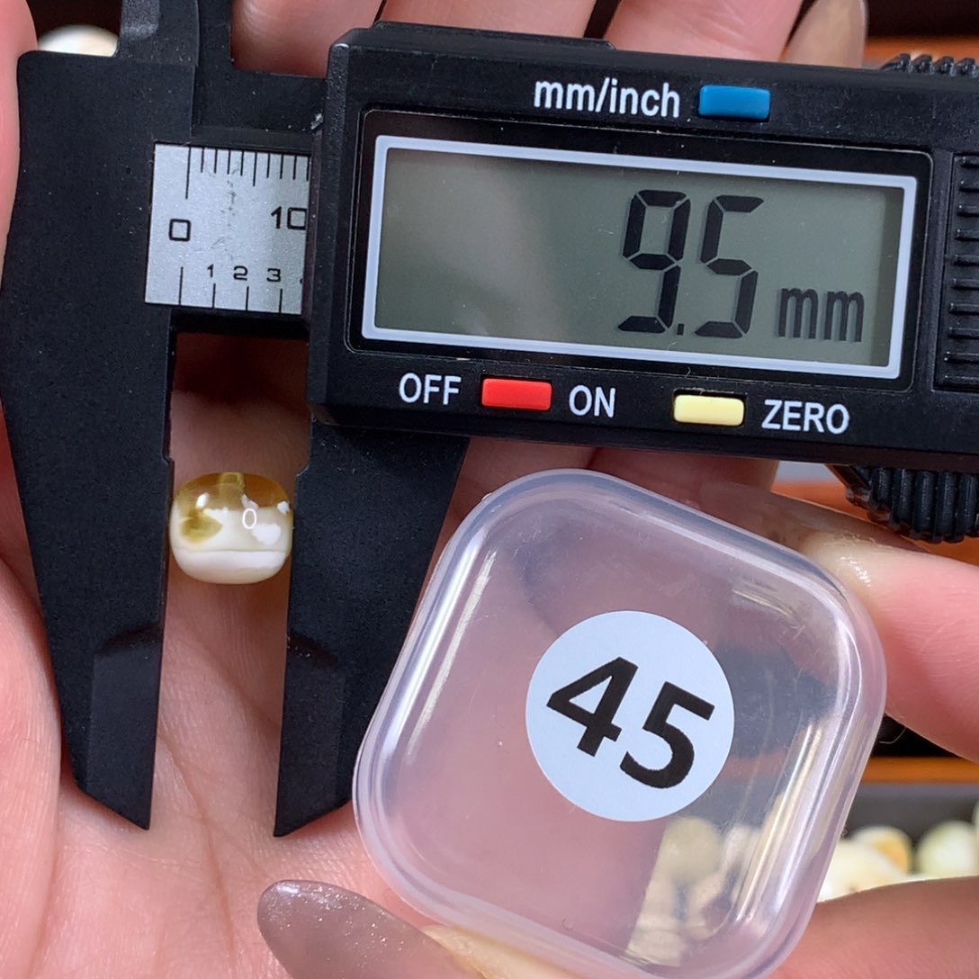 琥珀裸石未镶嵌琥珀微瑕