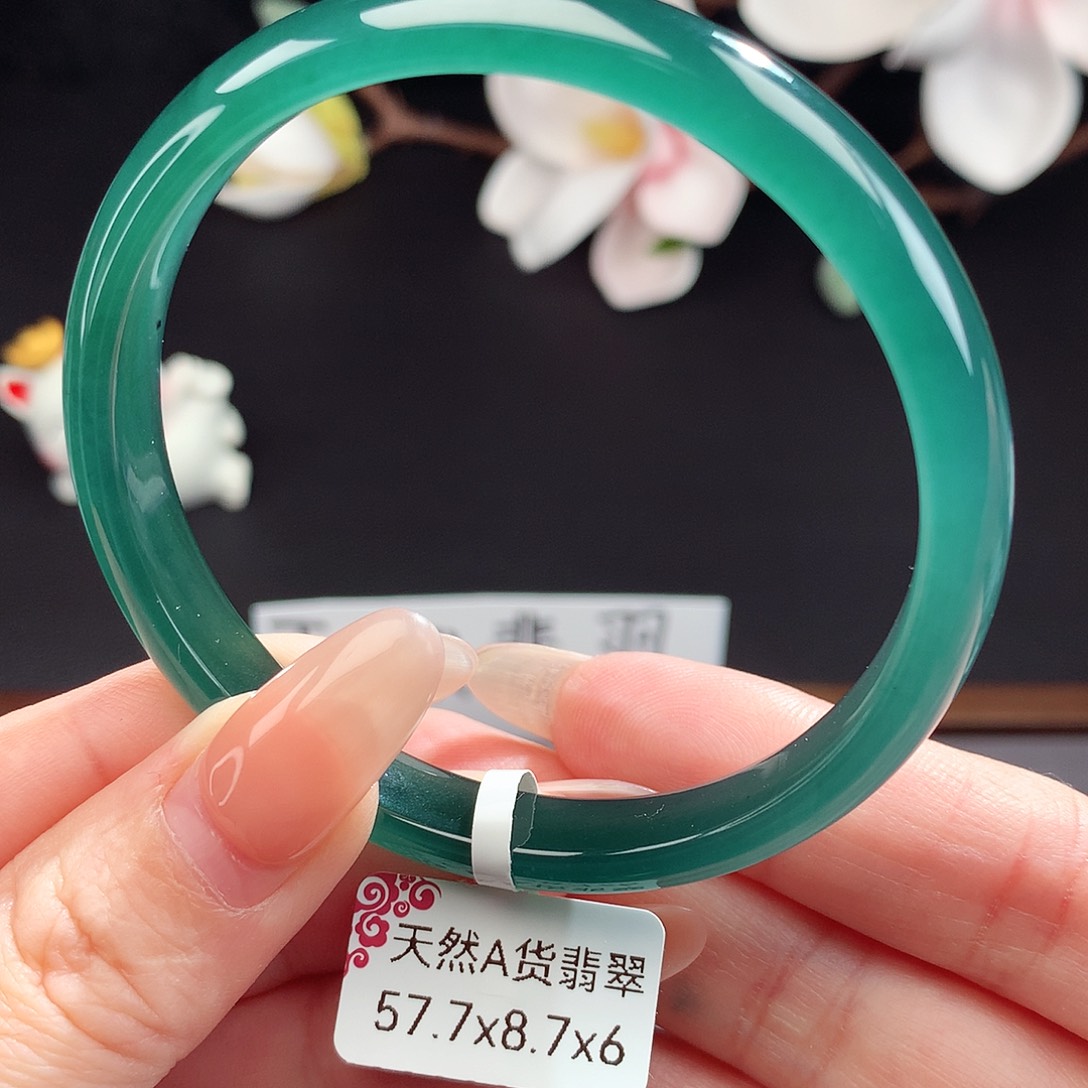 翡翠手镯（圆镯）未镶嵌