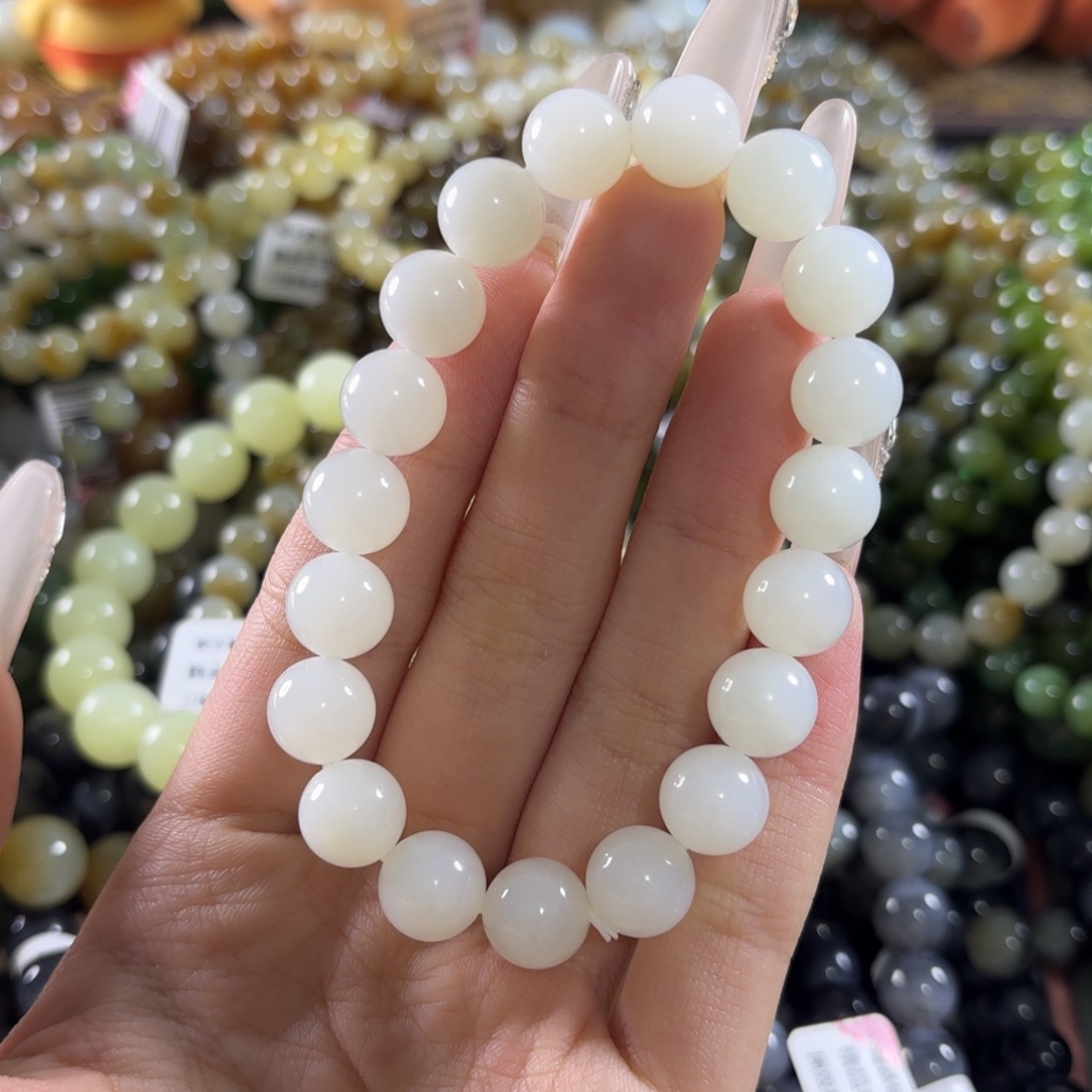 玖****和田玉未镶嵌手链随机发一 1195