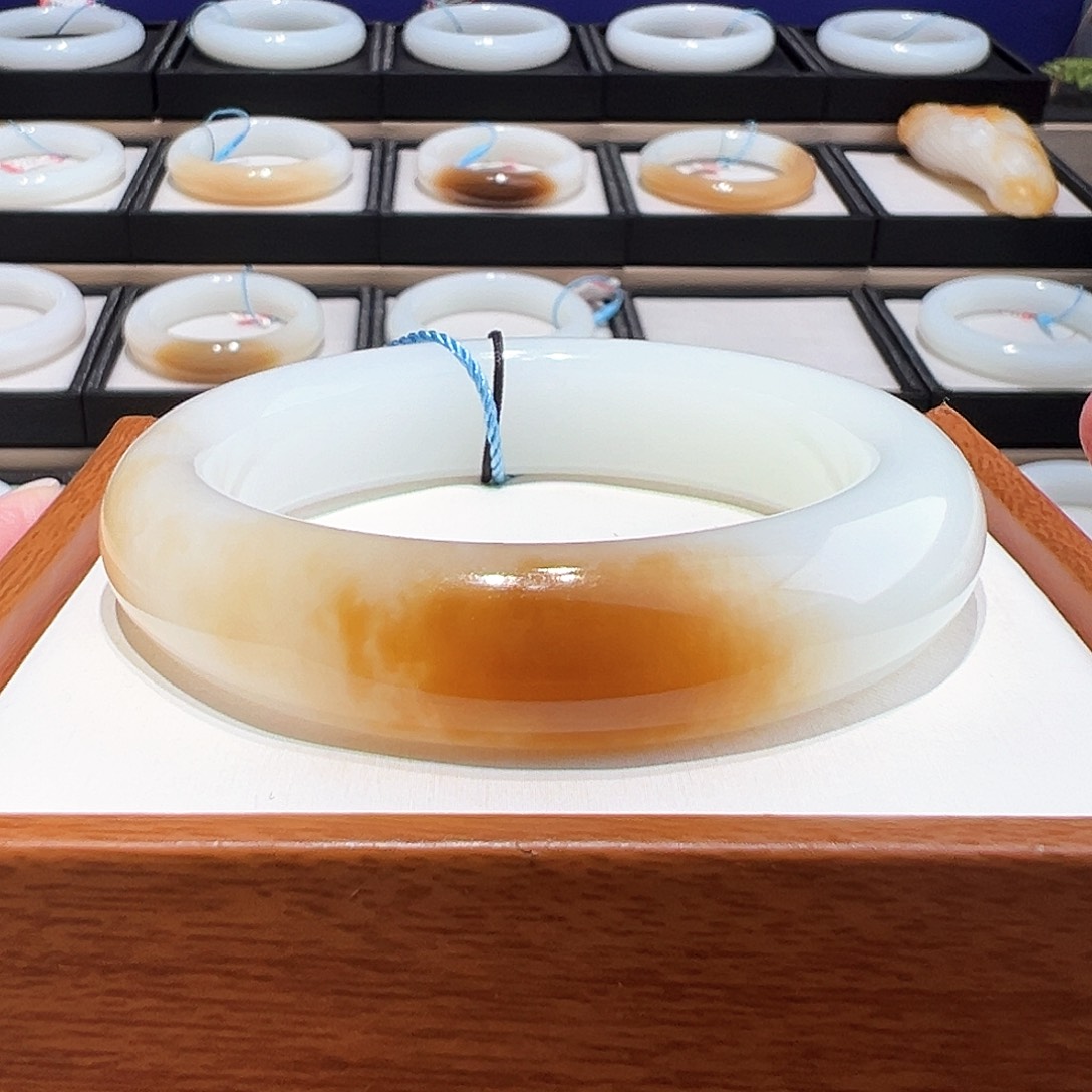 和田玉手镯未镶嵌