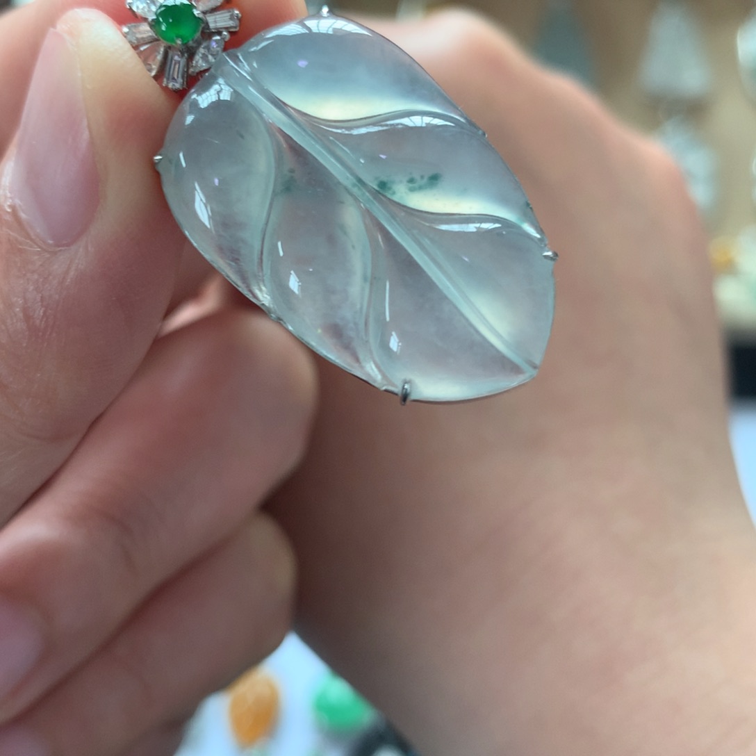翡翠吊坠(不含链)18K金镶嵌叶子