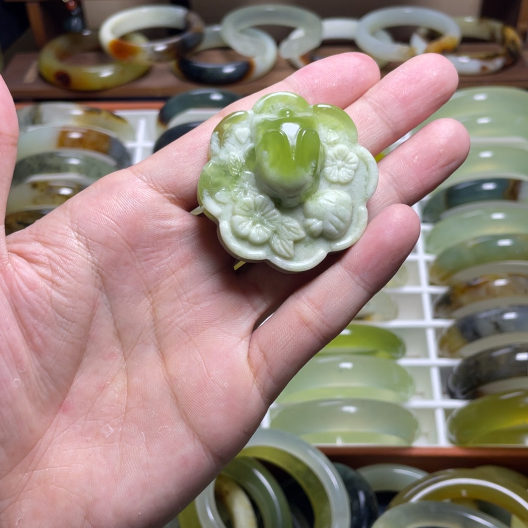 蛇纹石玉未镶嵌手镯