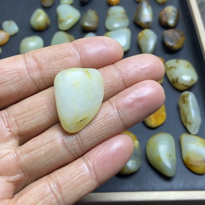 克***和田玉（糖玉）未镶嵌珠宝奇石