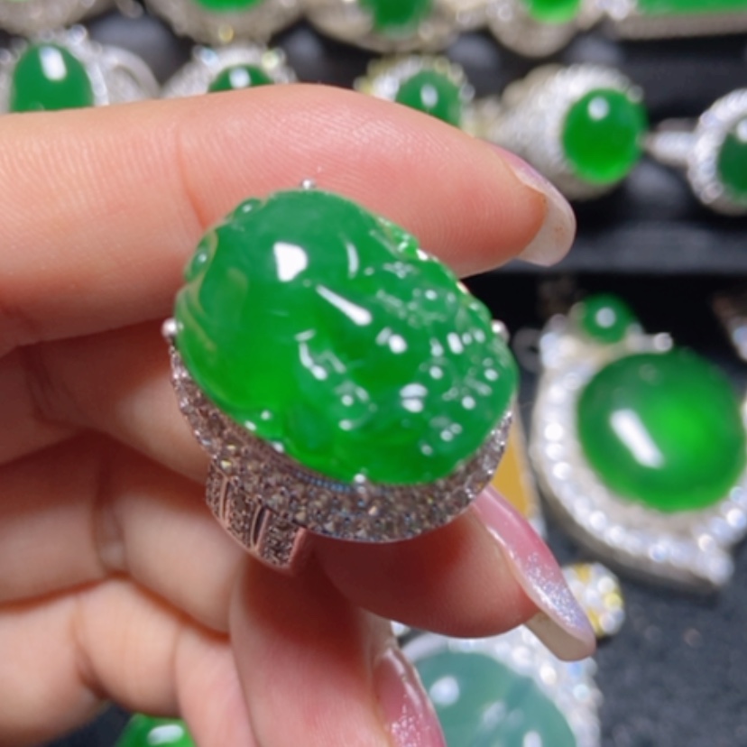 【闪购商品】翡翠颈饰未镶嵌翡翠蛋面