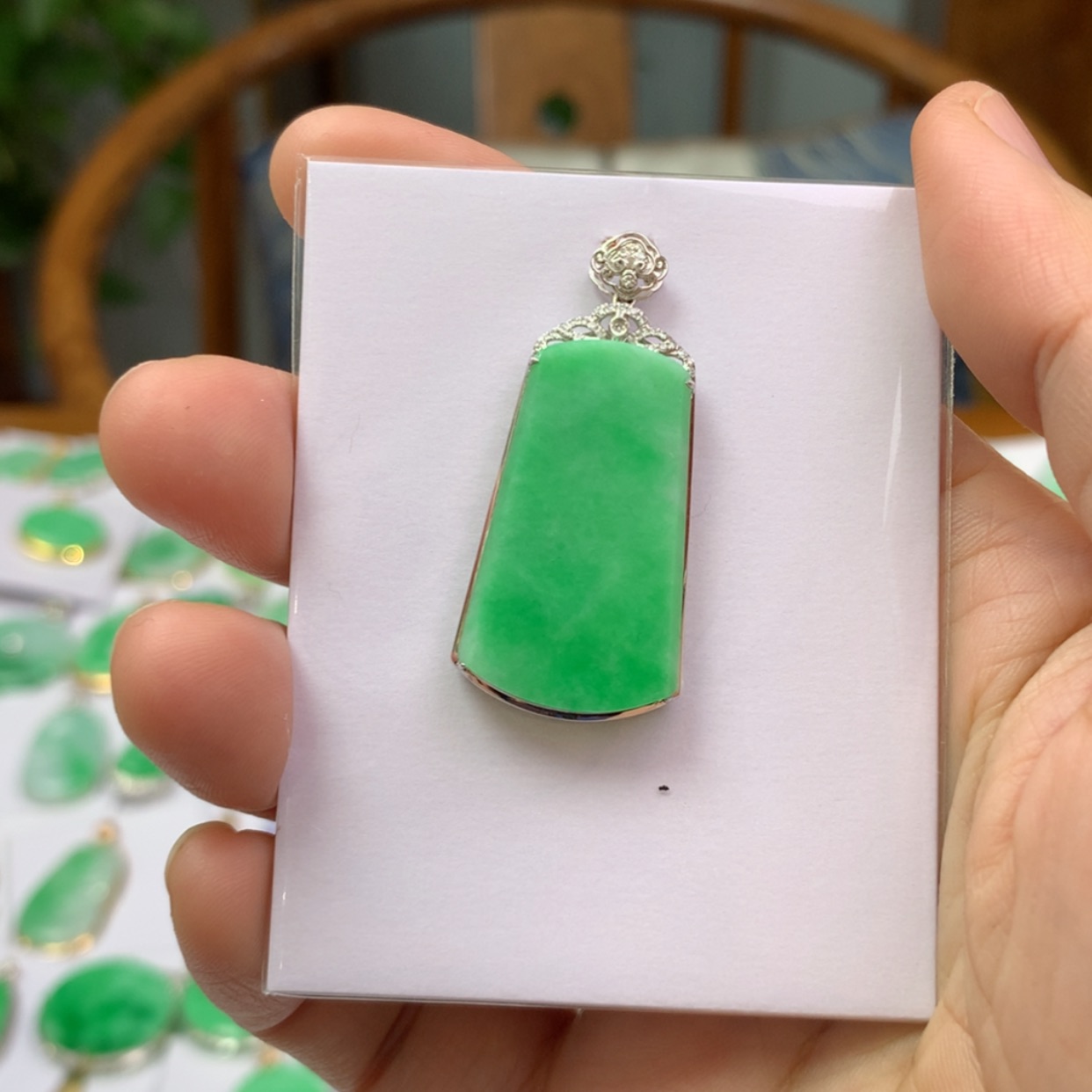 【闪购商品】翡翠颈饰18K金镶嵌翡翠首饰