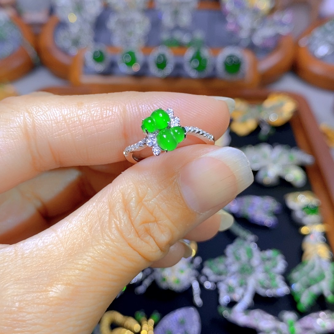 翡翠颈饰银S925镶嵌天然翡翠