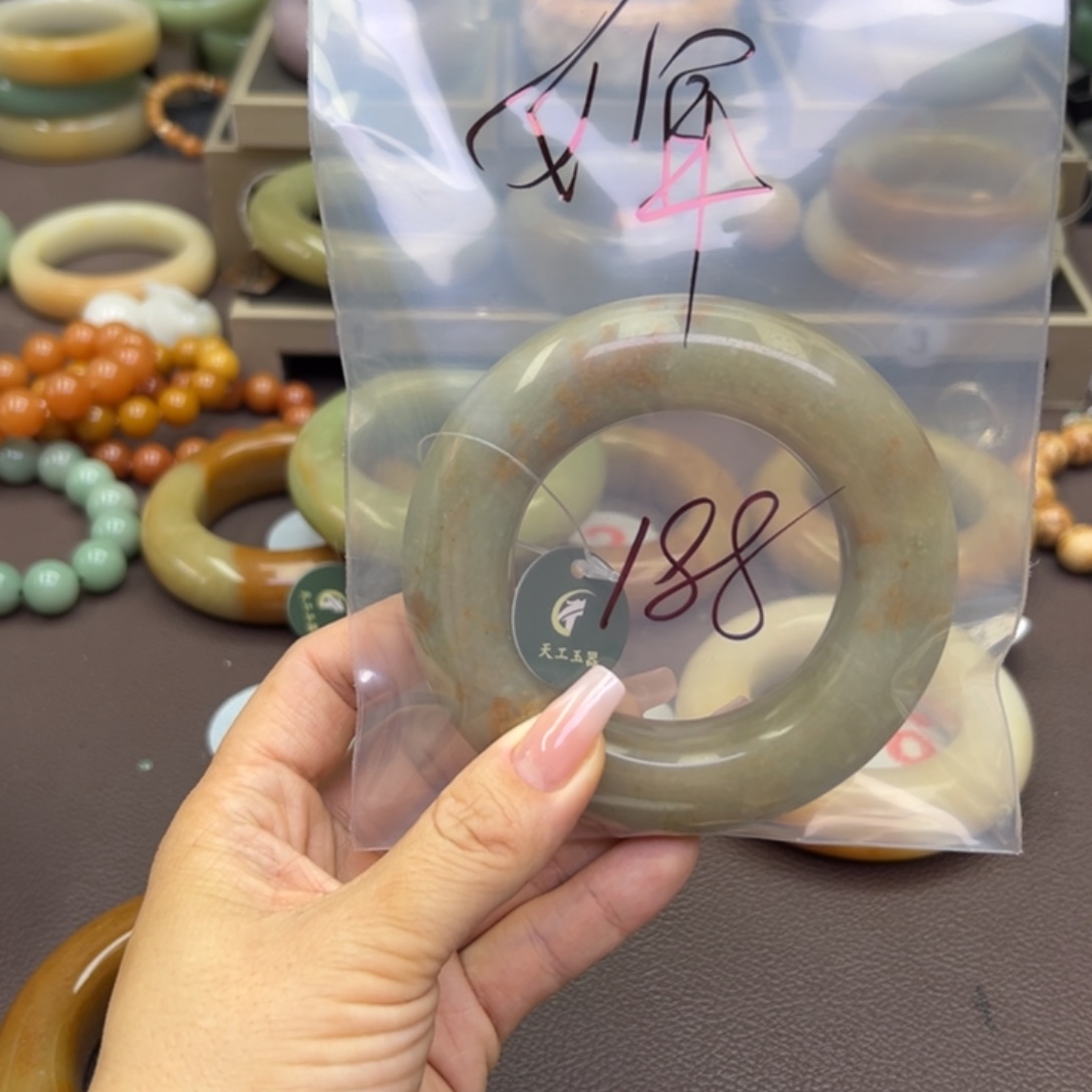 石英质玉手镯未镶嵌@****?