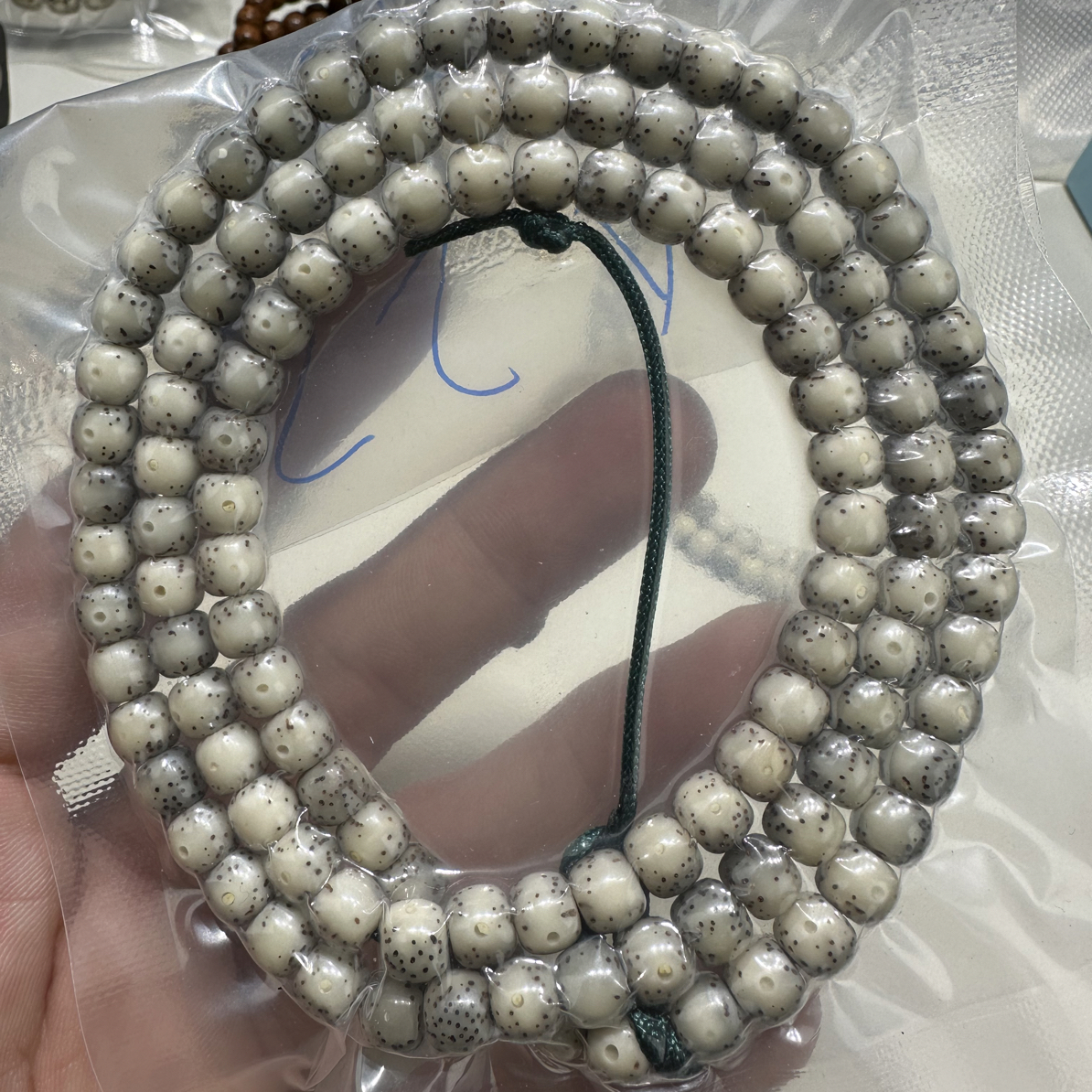 海南石玉料奶奶灰108长串大留白星点款6*7