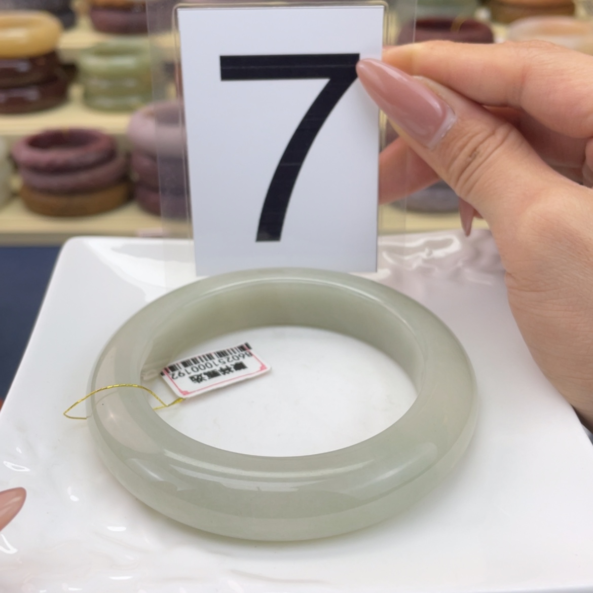【闪购商品】石英质玉手镯未镶嵌