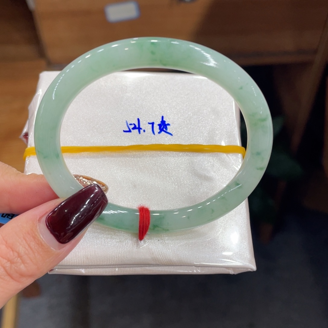 翡翠手镯未镶嵌缅甸翡翠