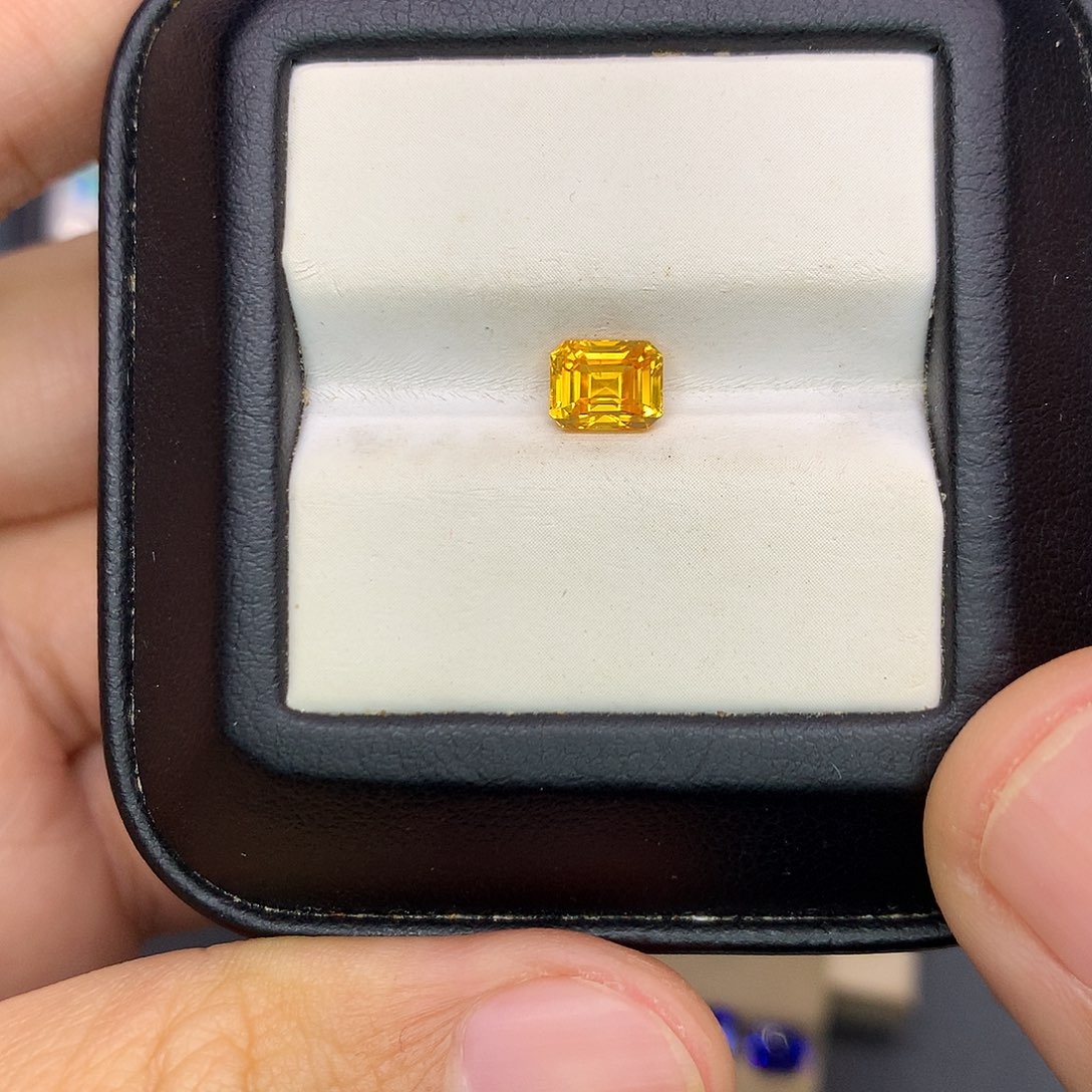 彩色蓝宝石裸石1.15克拉吉尔德大证金丝雀