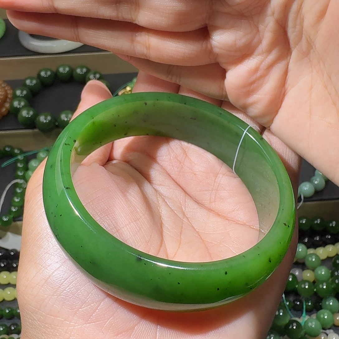 和田玉（碧玉）未镶嵌手镯