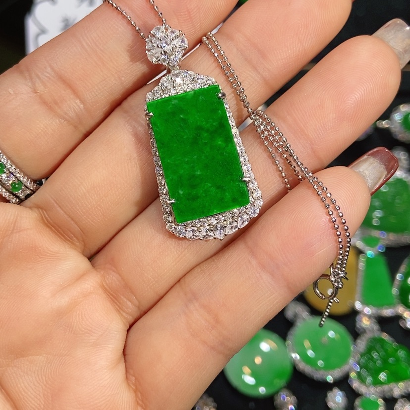 【闪购商品】翡翠颈饰未镶嵌天然翡翠