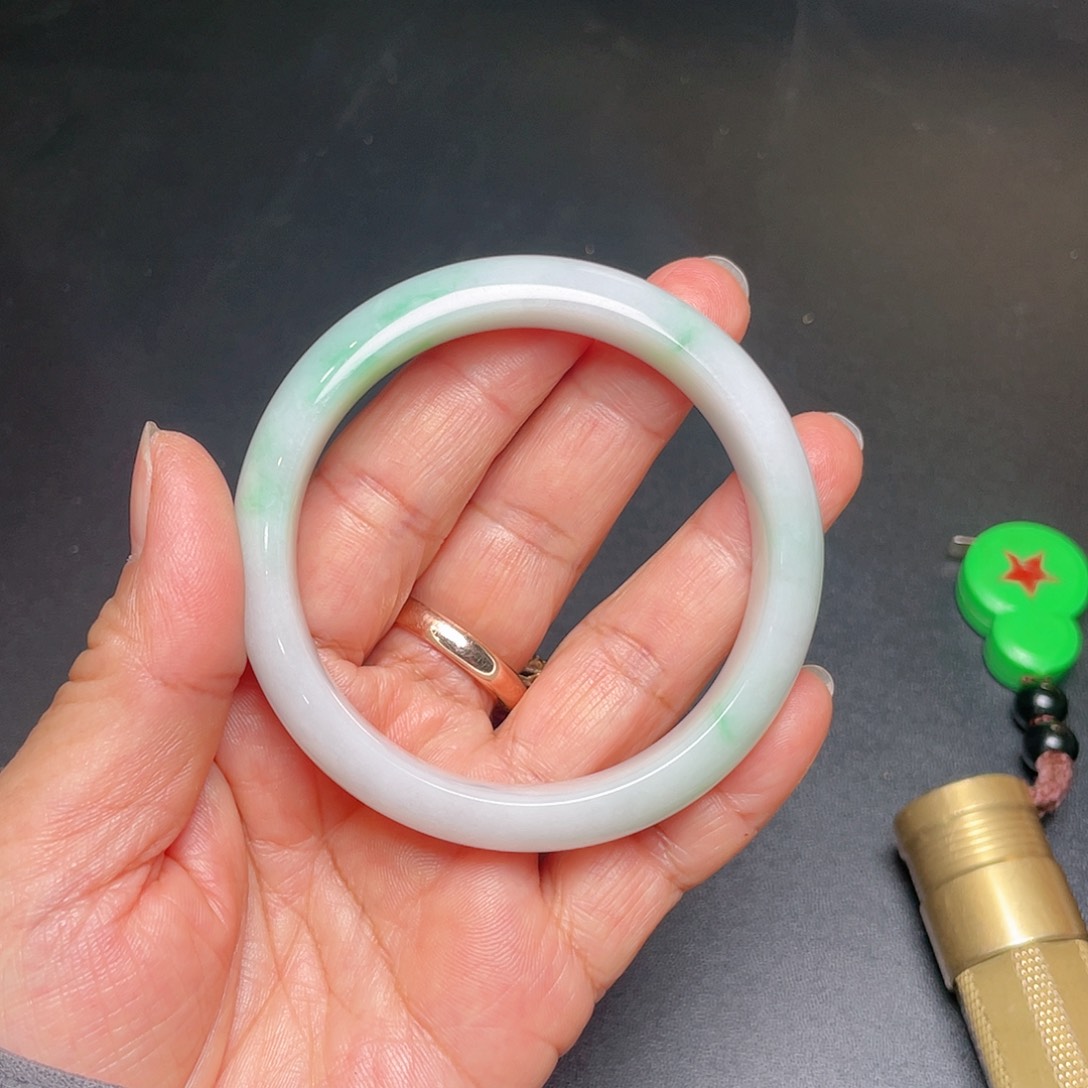 翡翠未镶嵌手镯天然白底青手镯