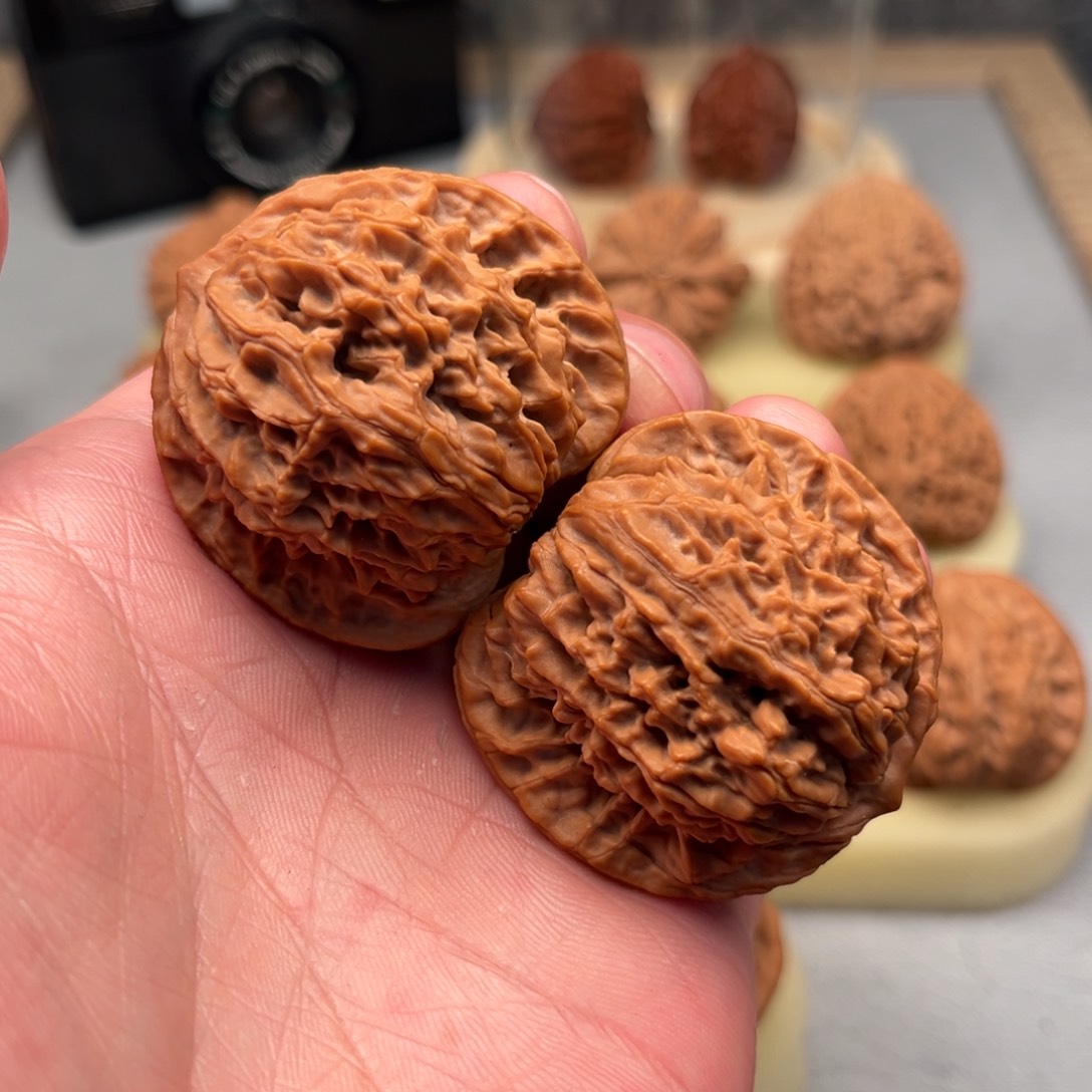 文玩核桃吊坠盘龙纹