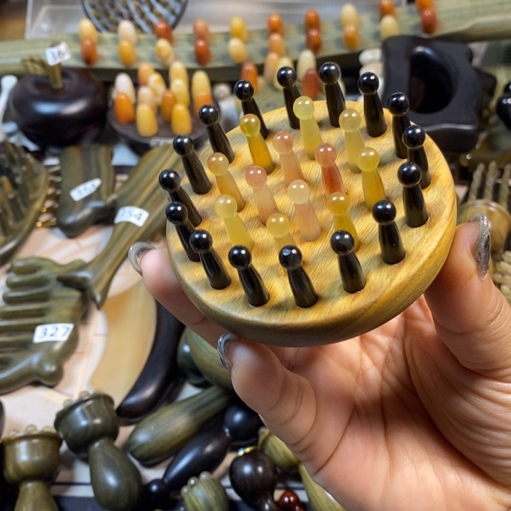 绿檀羊角128齿按摩梳