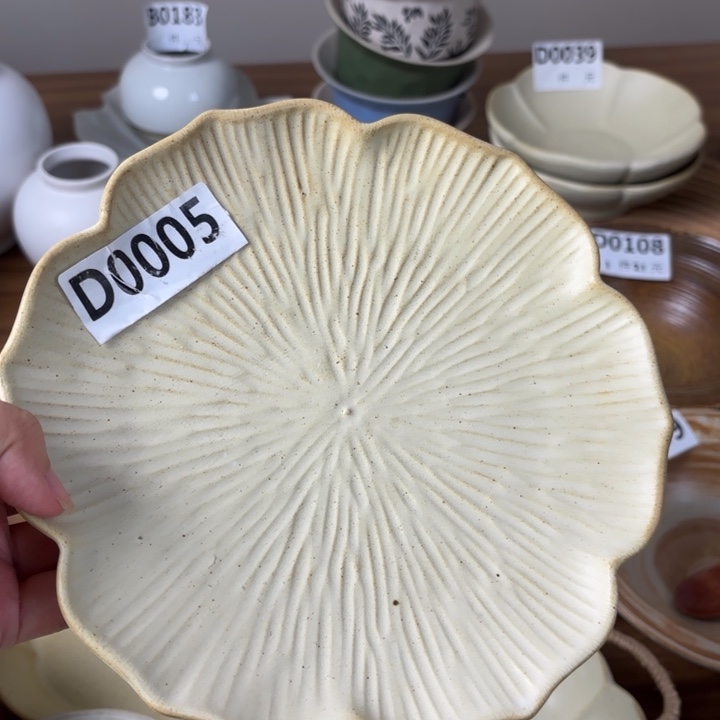 瓷005粗陶浮雕花盘