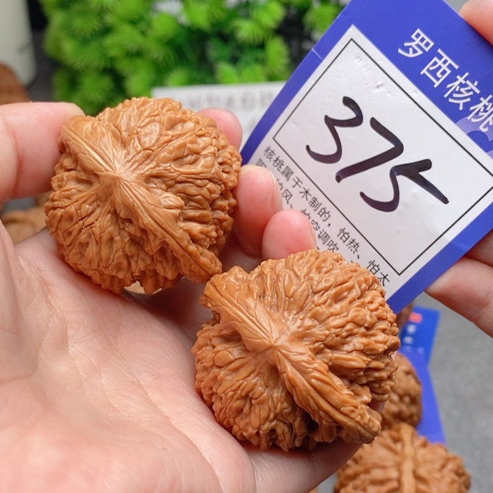 桃核把件45南疆石375号牌