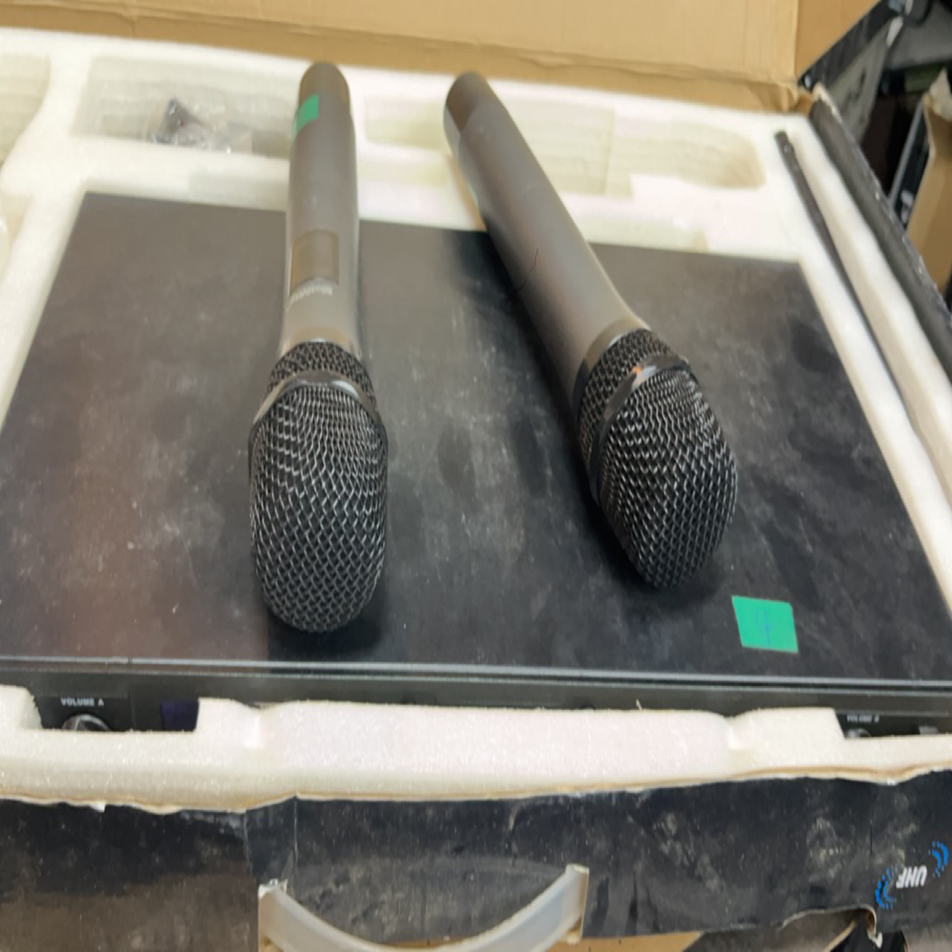 K T V卡拉OK无线话筒两套，不包好坏，不包邮