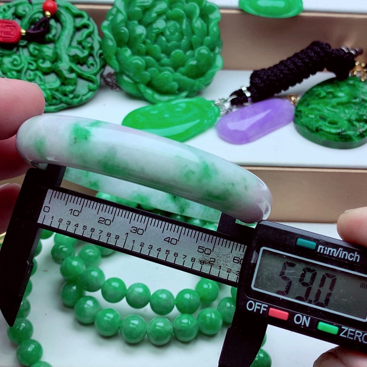 翡翠未镶嵌手镯…．．