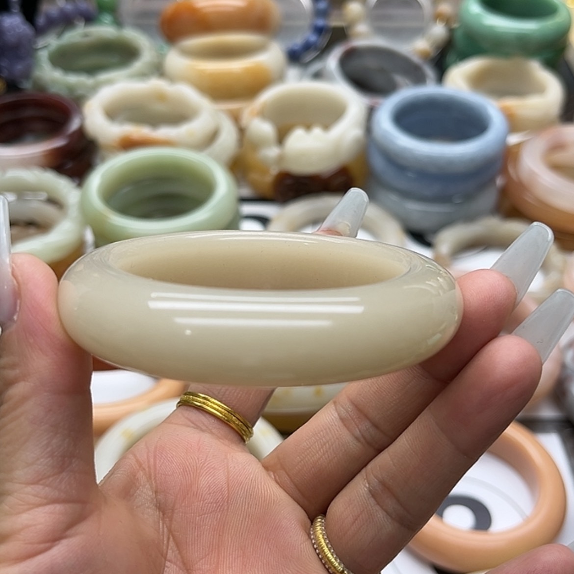 【闪购商品】石英质玉手镯未镶嵌半**凉藕粉福利