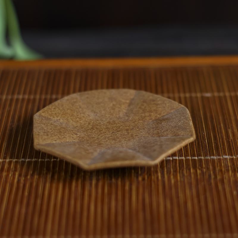 纳兰-酱釉八瓣杯垫（Q1045）