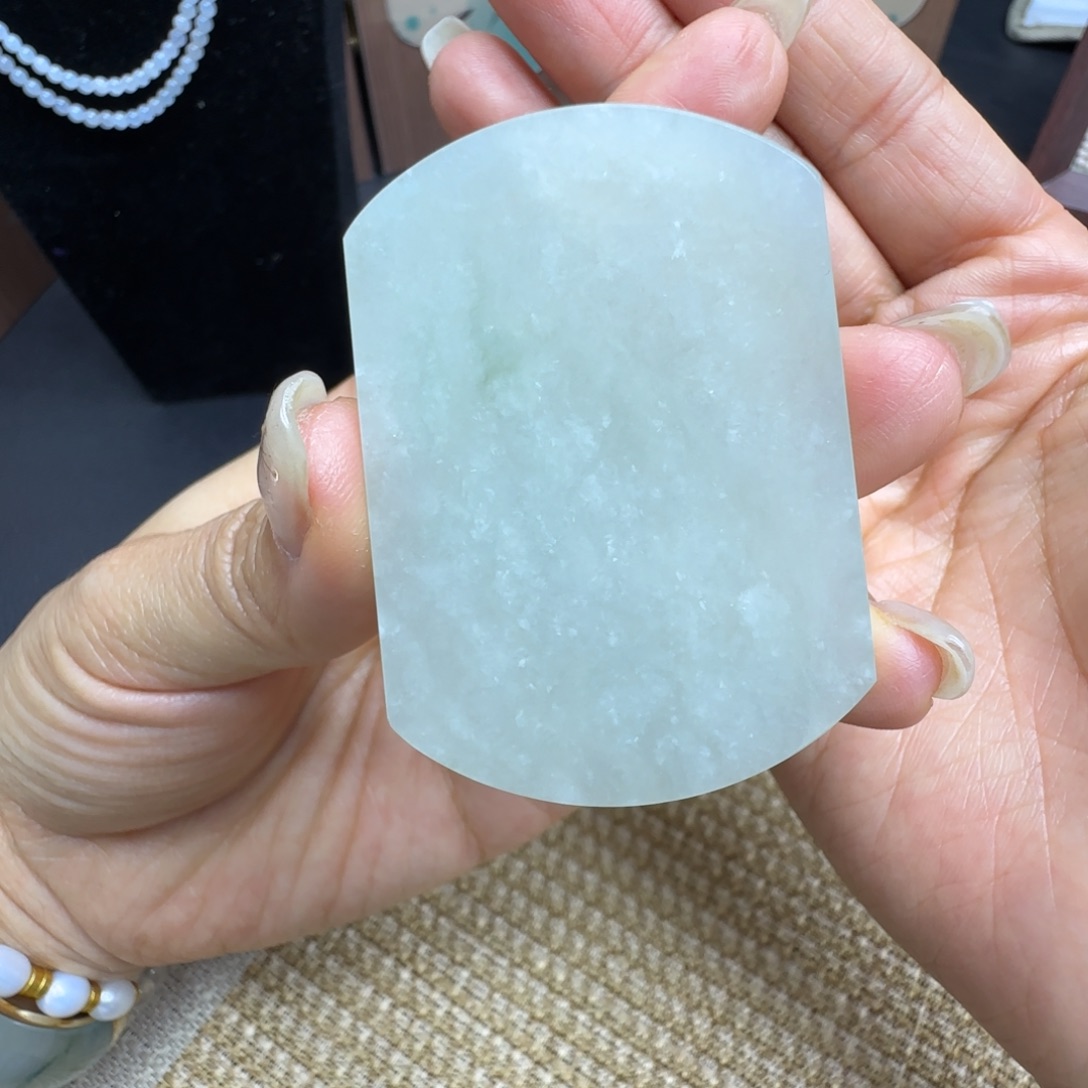 翡翠未镶嵌颈饰无事牌