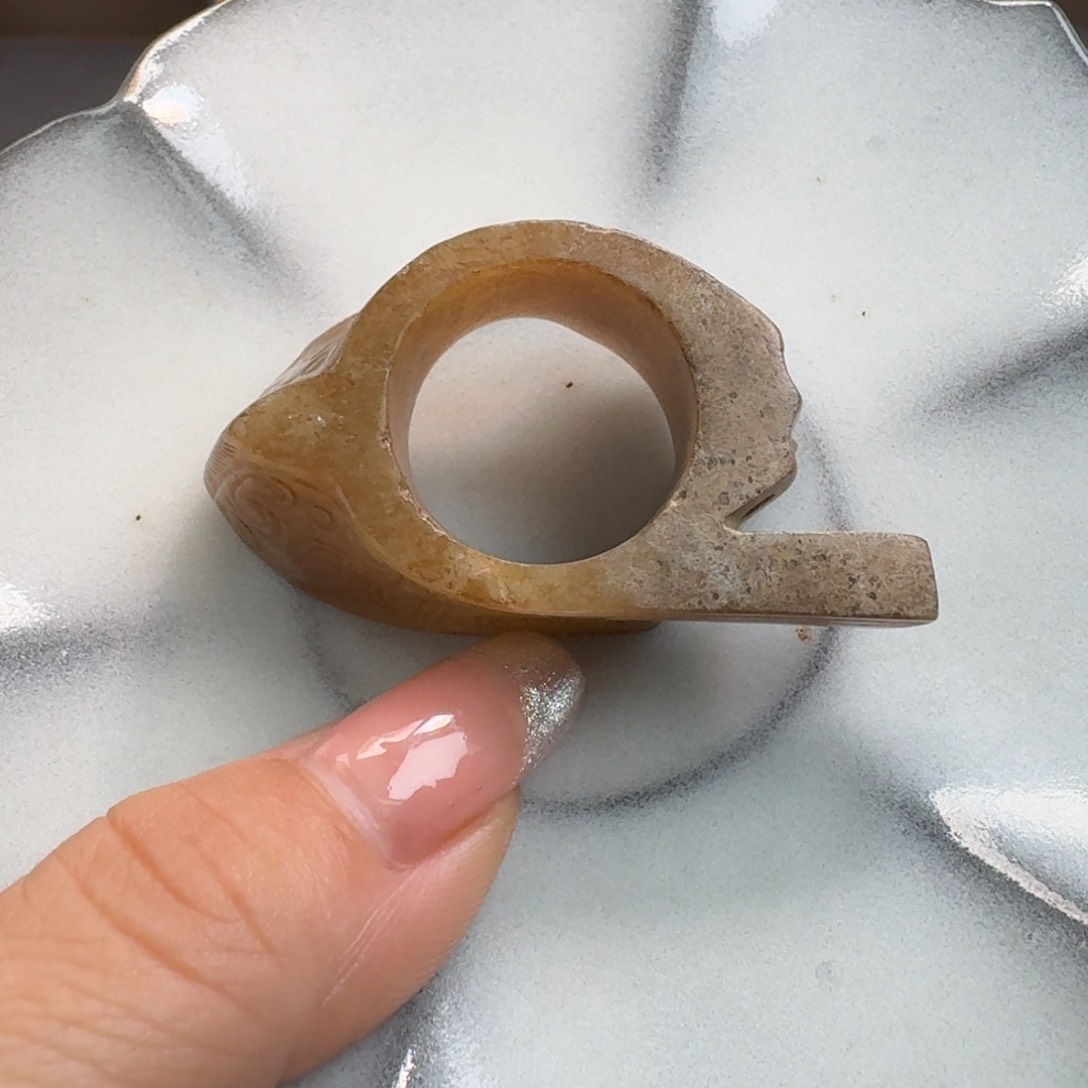 摆件陶布*哥佩戴瓷器的
