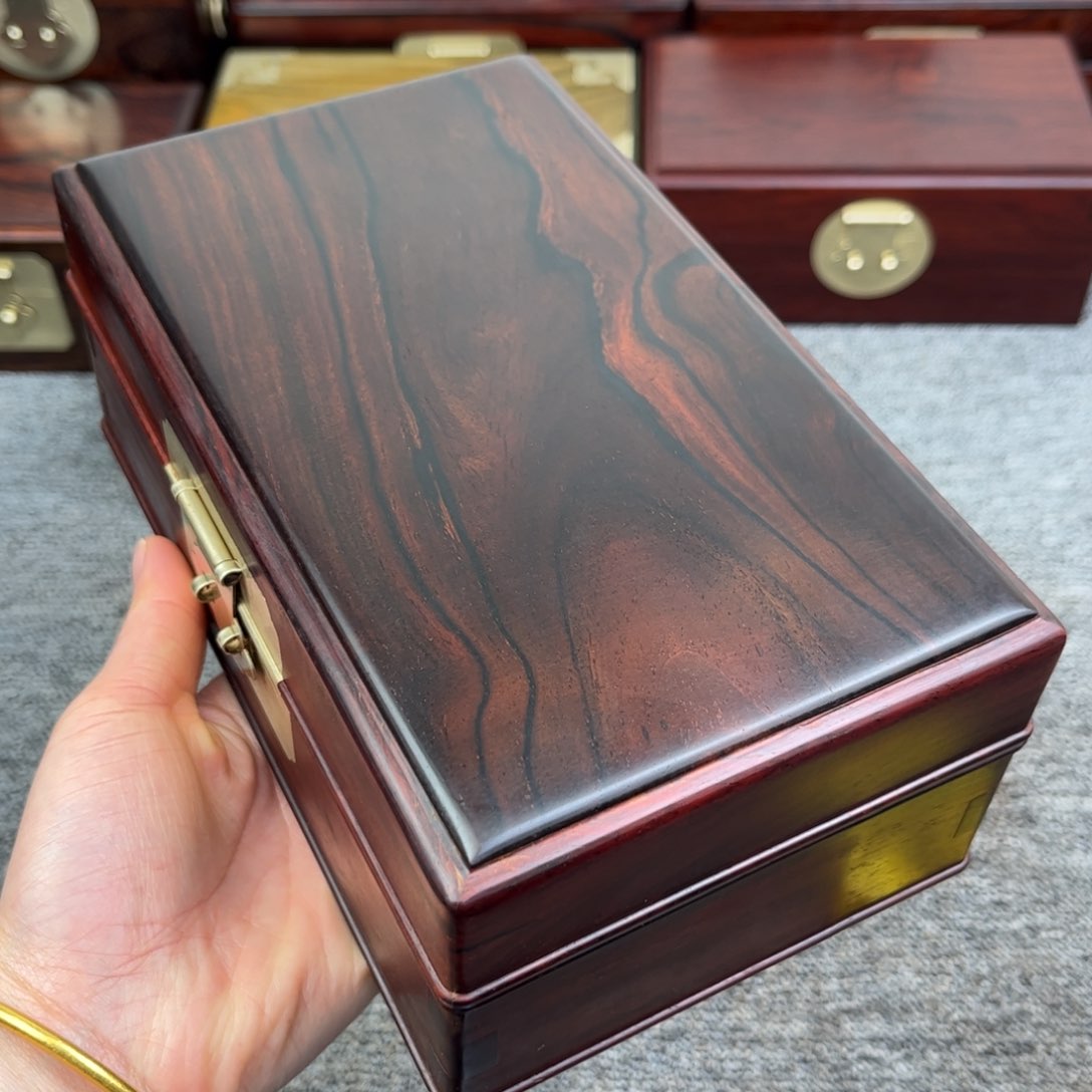 微凹黄檀（南美大红酸枝）