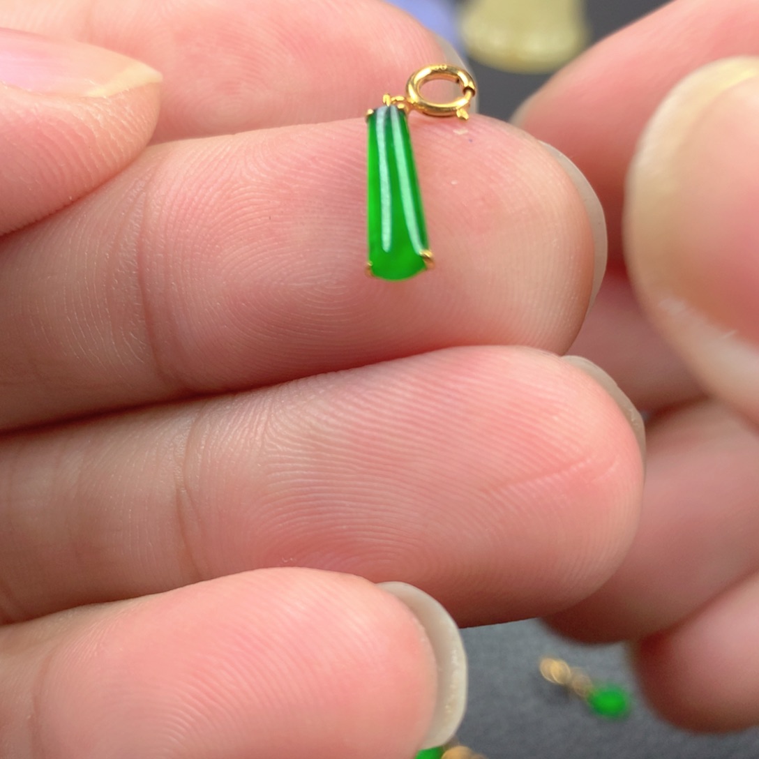 【闪购商品】颈饰18K金镶嵌翡翠翡翠