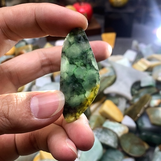 翡翠耳饰未镶嵌翡翠