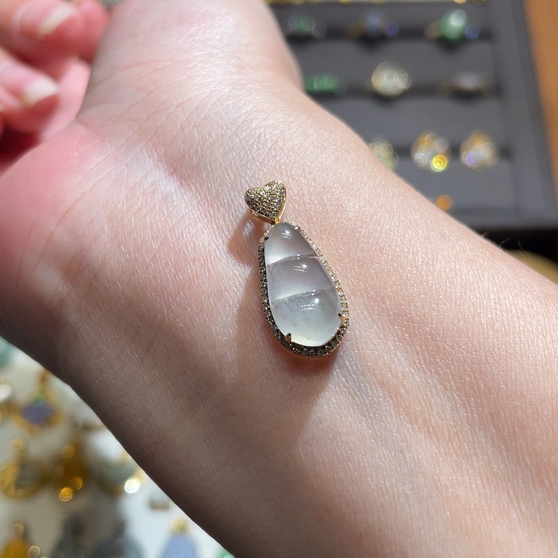 翡翠颈饰18K金镶嵌高冰福豆