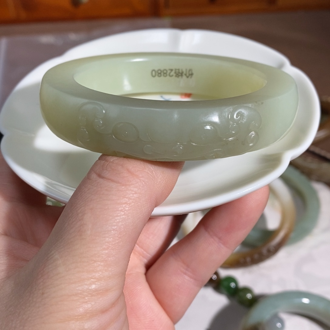 和田玉手镯未镶嵌