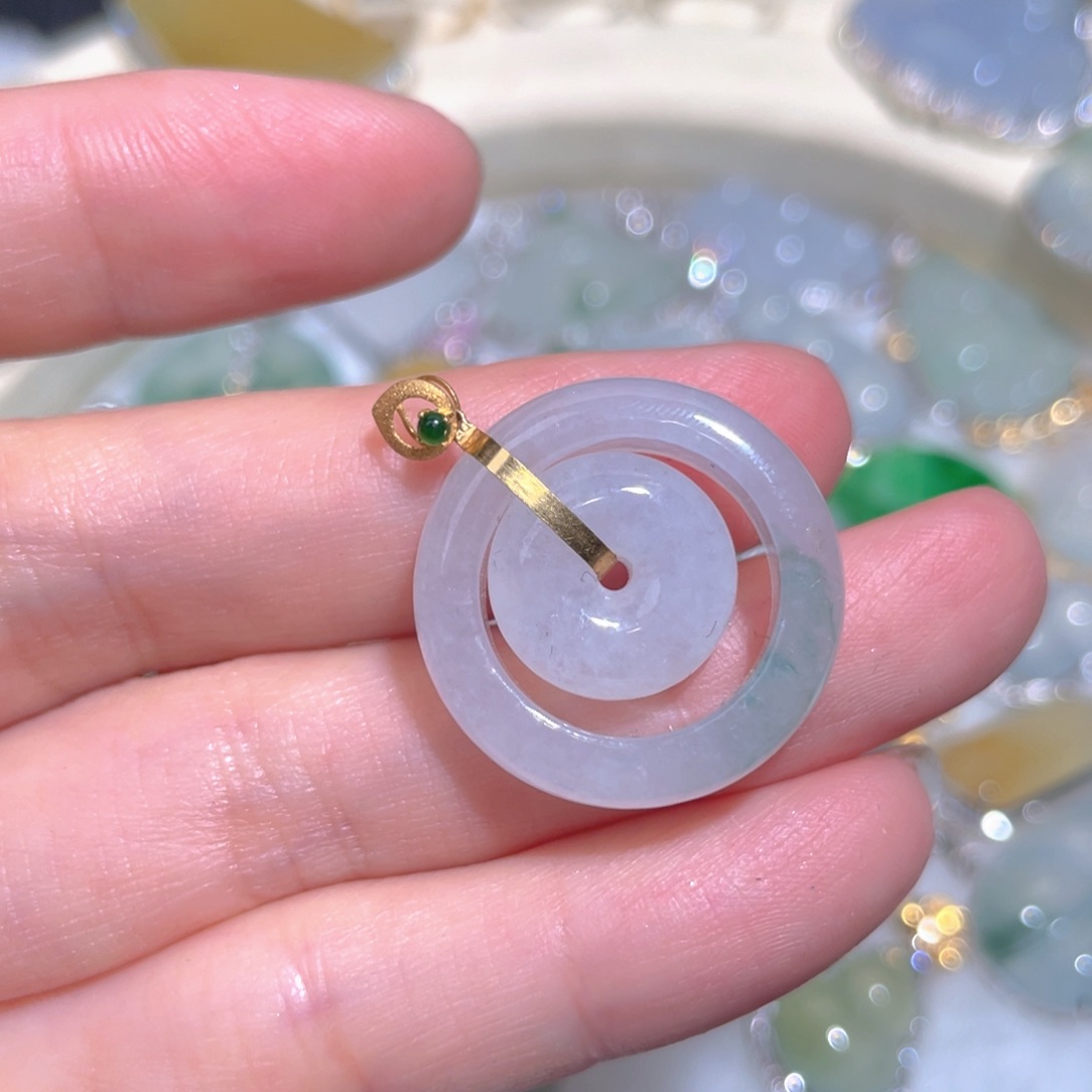 翡翠颈饰18K金镶嵌翡翠