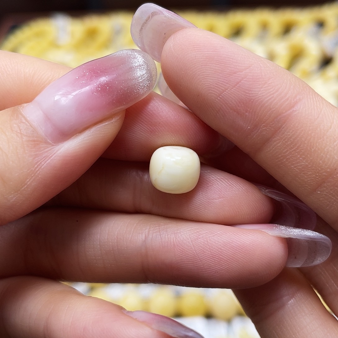 蜜蜡裸石未镶嵌老型8.6✖️7.5mm花粉