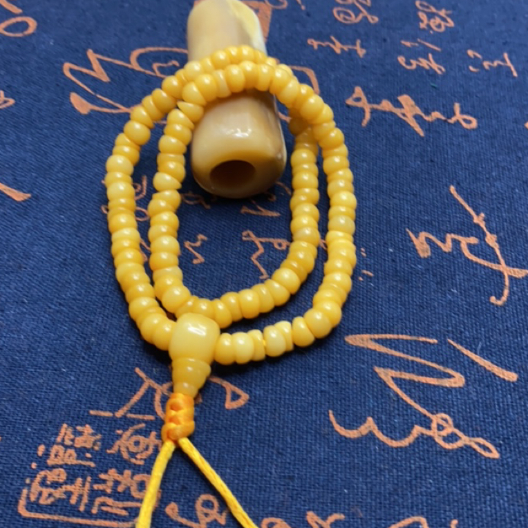 斜切大肠驼骨高油高密黄糯料手持文玩