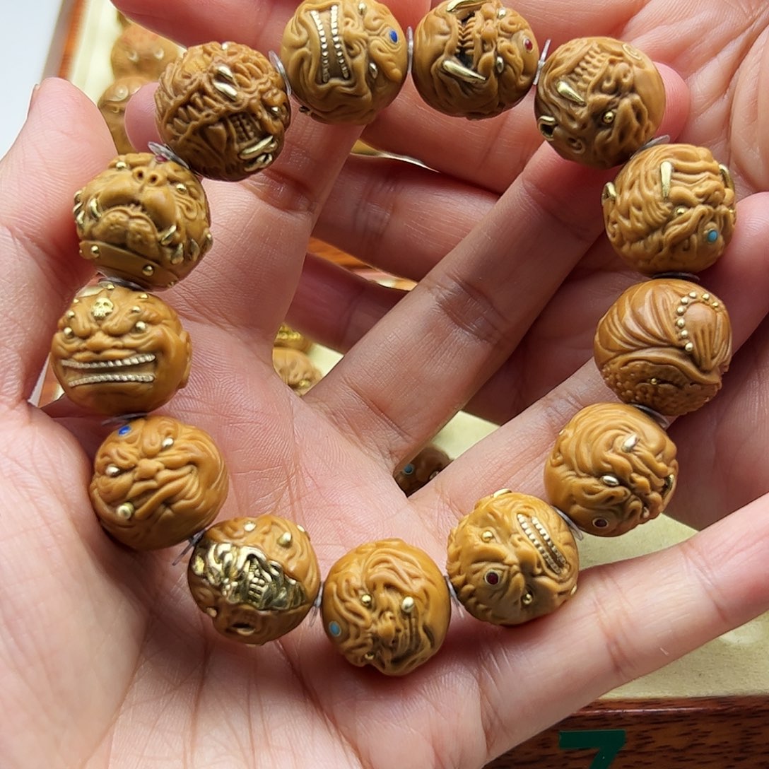 蛋***。手串猴头核桃大满贯